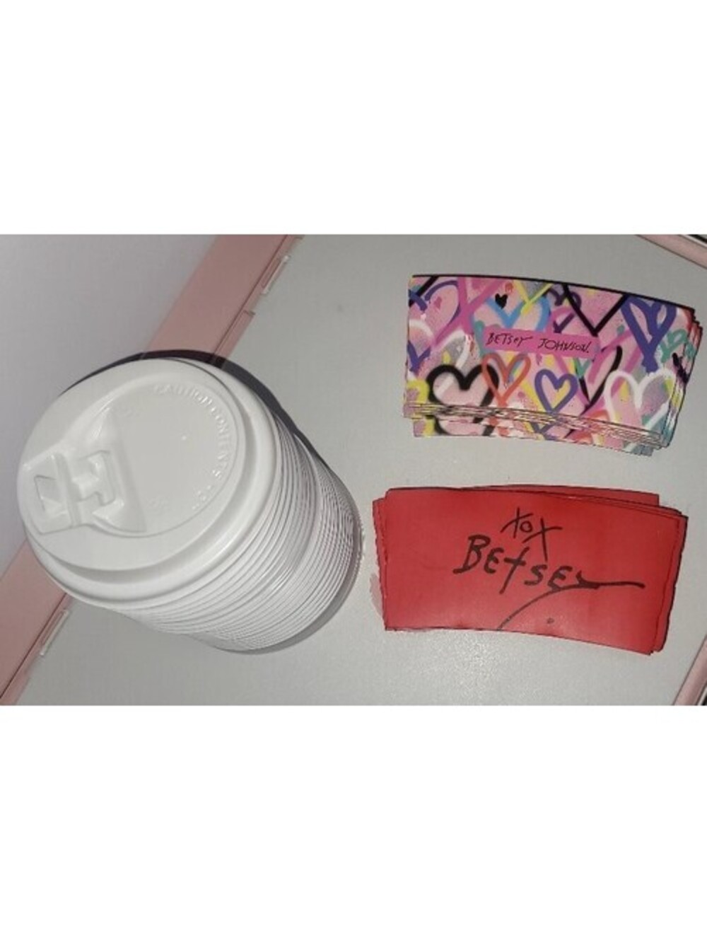 BETSEY JOHNSON GRAFFITI HEARTS + RED LOGO HOT COFFEE CUP HOLDERS & LIDS 19 COUNT